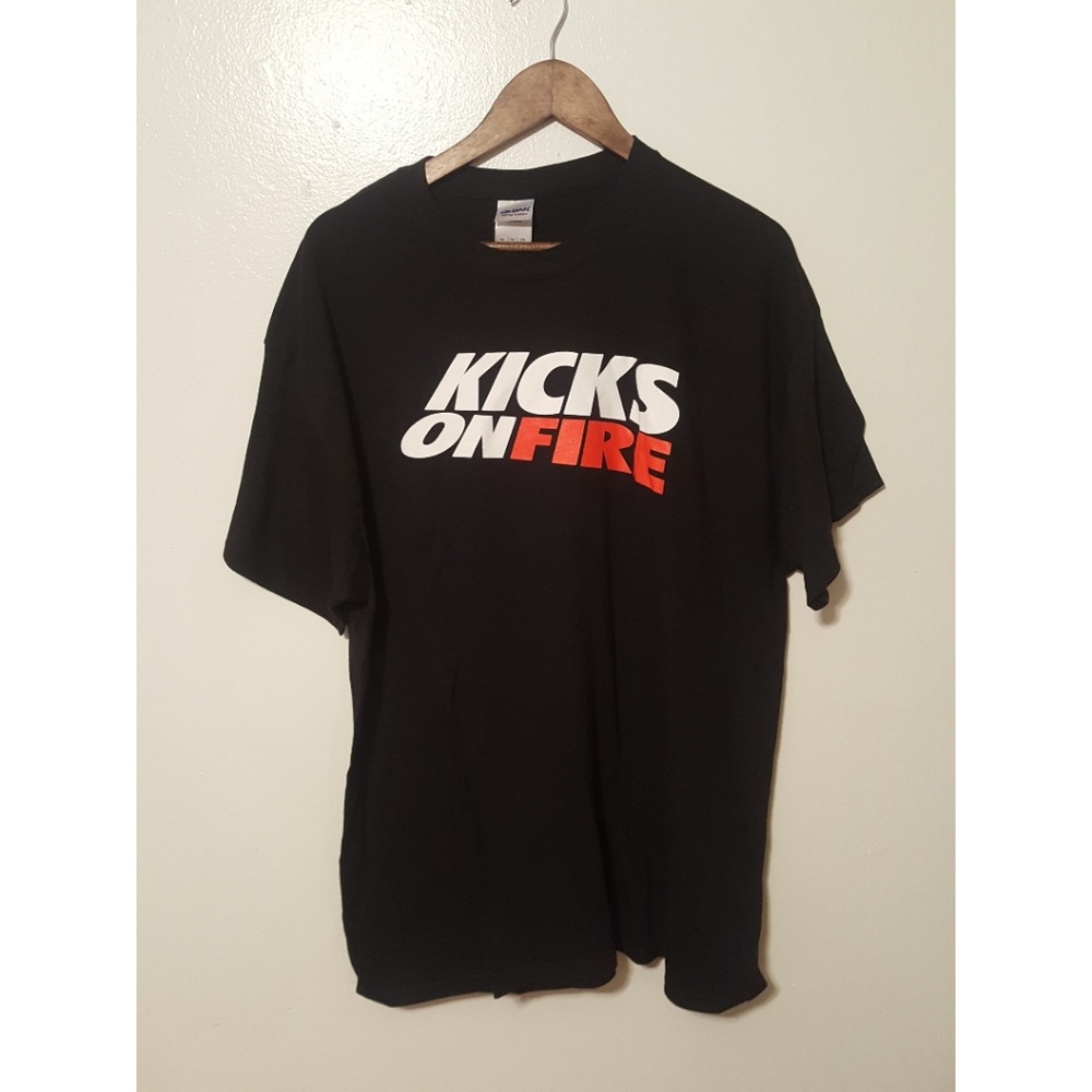 KICKS ON FIRE XL TEE